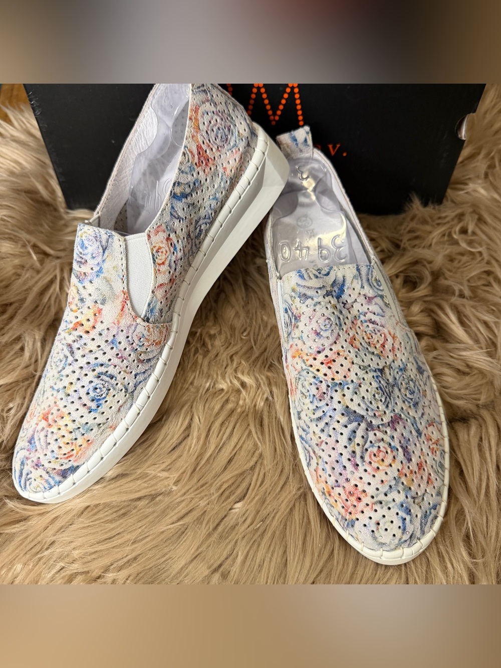 bernie mev. White Floral Perforated Slip-On Loafers, TW98, pastel roses 39 or 8